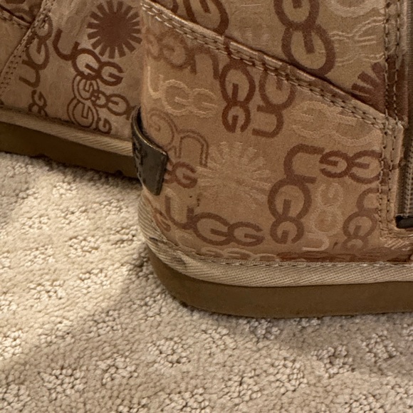 UGG Beige Patterned Boots - Picture 4 of 10
